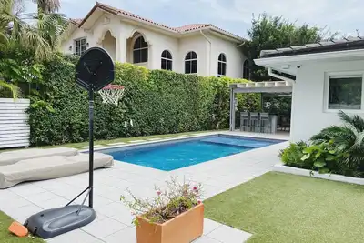 Image de Renovated home in the heart of South Miami