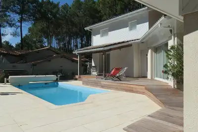 Image de Villa au calme dans la pinède piscine privée chauffée