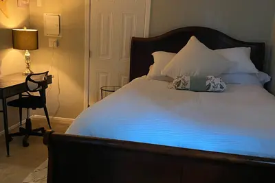 Image de The Entire House Is No Longer Available. Rooms Only. Pets Welcome