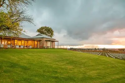Image de Fine Acres c 1890 Luxury Homestead - Vineyard Setting