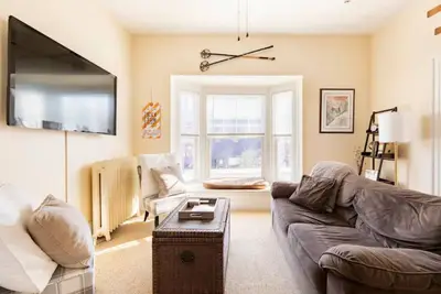 Image de ⛰️Historic Comfy Condo In Heart Of Ellicottville, Pvt Parking, Flexible Cancel⛰️