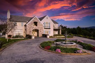 Image de French Wine Country Estate with Infinity Pool+Wine Tasting Room