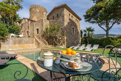 Image de Incroyable CHÂTEAU Can Xirau Lux, Piscine, A/C, À 10 Min. Plages De Sable Blanc