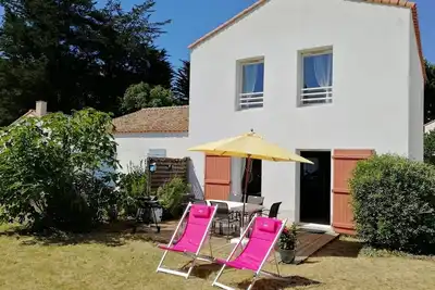 Un air de vacances : plage de Sauveterre, piscine et forêt