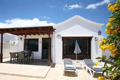 Image de Stylish & spacious villa with terrace & garden