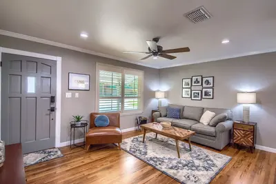 Image de Walk to the Comal, Schitterbahn and downtown New Braunfels! Dog friendly.
