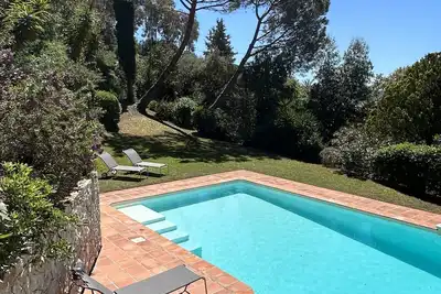 Image de Hauteurs de Cannes-Villa d'architecte avec piscine et grands espaces de vie