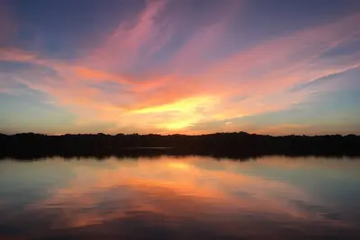 Image de Cozy Lake House With Amazing Sunsets - Academic Rental