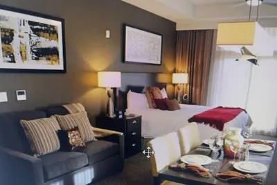 Image de Luxury Ski In/Ski Out, Large Studio Condo sleeps 4, near gondola.