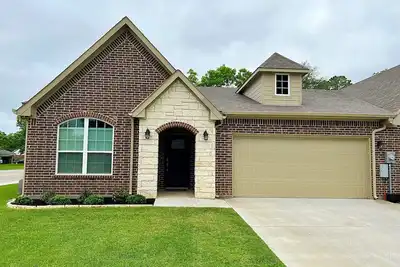 Image de The Woodrow - Luxury Townhome in Central Greenville