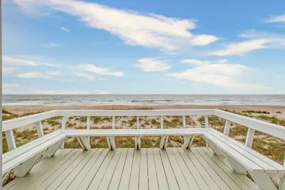 Image de Gorgeous Oceanfront Oasis steps from the ocean on Airbnb