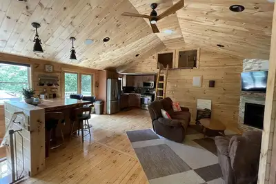 Image de Superbe maison entièrement rénovée! Près de tout ce que Winnipesaukee a à offrir!