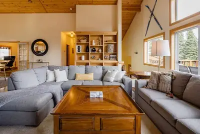 Image de Tahoe Getaway: A/C + Hot Tub in beautiful 5br home