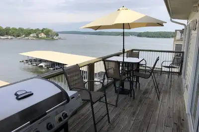 Image de Remodeled! ! ! Best location and views!