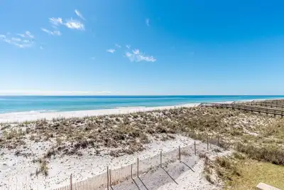 Image de Great Location Right on the Water – Large Community Pool!