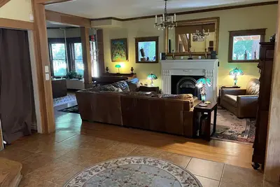 Image de Huge 4 story home - 1 mile from downtown, by Botanic Gardens & Cheesman Park