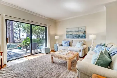 Image de Luxury Villa | Beautiful Marsh Views | 3 Minute Drive to the Beach