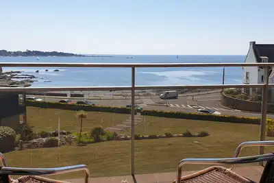 Image de Joli Studio avec Grand Balcon vue mer en plein centre de Concarneau