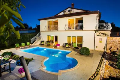 Image de Maison de vacances Kanfanar pour 4 - 8 personnes avec 3 chambres à coucher - Maison de vacances