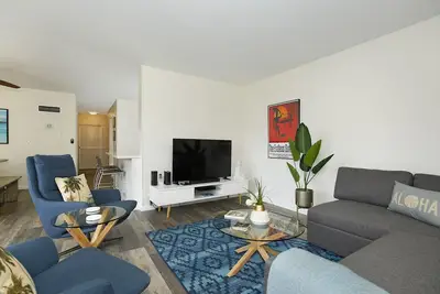 Image de Spacious Comfort with A/C, Washer/Dryer, Free Parking, Wi-Fi, and Washlet!