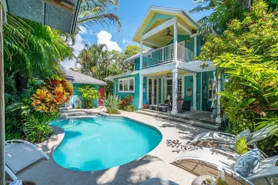 Image de A Contemporary & Classic Gem in Historic El Cid w\/guest cottage & tropical pool