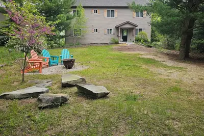 Image de Beautiful 6 bedroom cottage on Stony Creek and Stony Lake