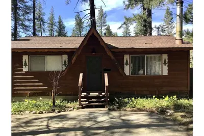 Image de Idy Hus. Updated cabin near Idyllwild Arts and Town