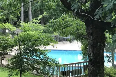 Image de Cozy condo nestled among the trees! Mountain View’s. Pool, hot tub, lake complex