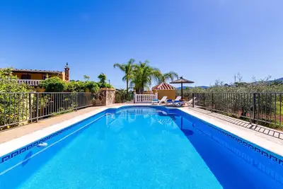 Image de Rural House La Colina 30 minutes from Malaga - Lovely Home