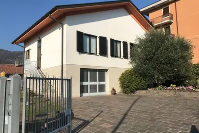 Image de House for 4 people, private parking for 2 cars, 5' by car from Como