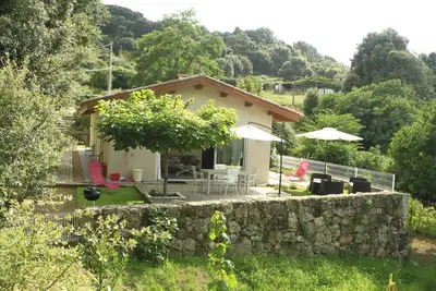 Image de Villa Comtemporaine de Standing Pour Amoureux. . . . . . . . . de la Nature