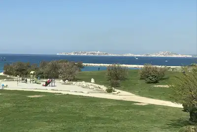 Appartement avec terrasse et vue exceptionnelle sur la mer à 100 m de la plage