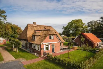 Image de This 14-person group home has everything, even a hot tub and sauna!