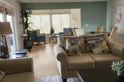 Image de Exceptional Villa Close to Everything – Live Music, Dining & More!