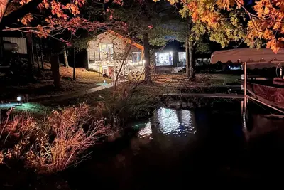 Image de Lakefront Retreat on Twin Bear Lake – Sleeps 10 ~ Perfect for Families!