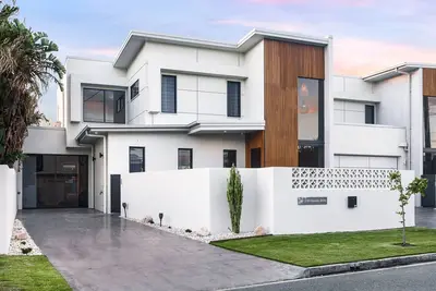 Luxury Beach House - Pulang On Oceanic