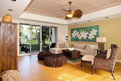 Image de Elegant villa just 10-minute walk to beaches!