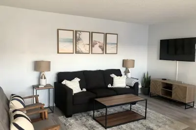 Image de 2 bedroom condo 2 blocks to the beach!