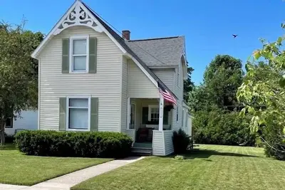 Image de Ideal Boyne City location steps from Peninsula Beach and Harborage Marina