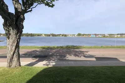 Image de Prime location, steps of Dt, waterfront, 4 bedroom home!