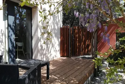 Image de Studio confortable dans villa, terrasse, clim