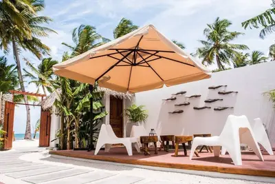 Image de V Beachfront Villa - 40 mins speedboat from Male