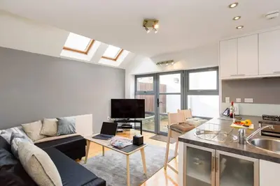 Image de Cloudstream Joy - Relax in the City | 2 Bed Duplex House w/Hot Tub
