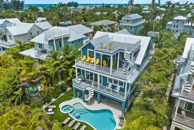 Image de Gorgeous island luxury home just one block to the Beach! Come stay with us!