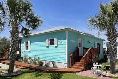 Image de Teal Waters – Charming Coastal Cottage at The Rookery! Sleeps 8