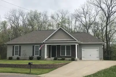 Image de Fall Creek Cottage - Near I-840 and minutes to Superspeedway and Siegel Soccer.
