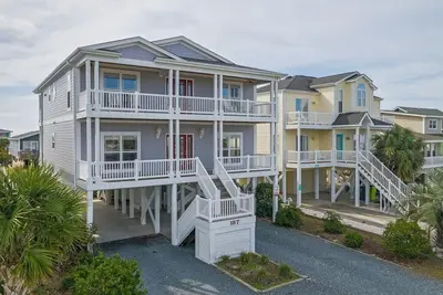 Image de Holden' A Full House - Fantastic 3rd Row Home for Families Needing an Elevator!