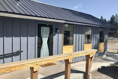 Image de Fabulous Modern One Bedroom King Suite.