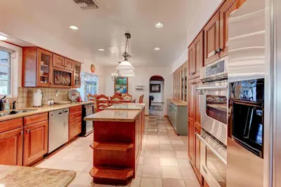 Best Location! ! Relaxing Villa Getaway