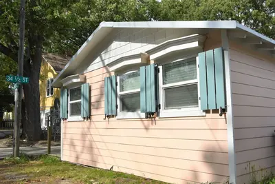 Image de Key West Inspired Studio W/ Vaulted Cielings. Short Walk To The Beach!
